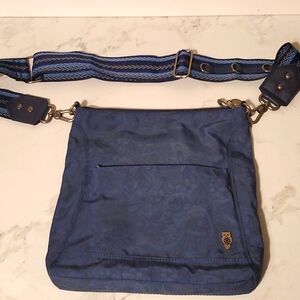 Sakroots crossbody bag. Blue